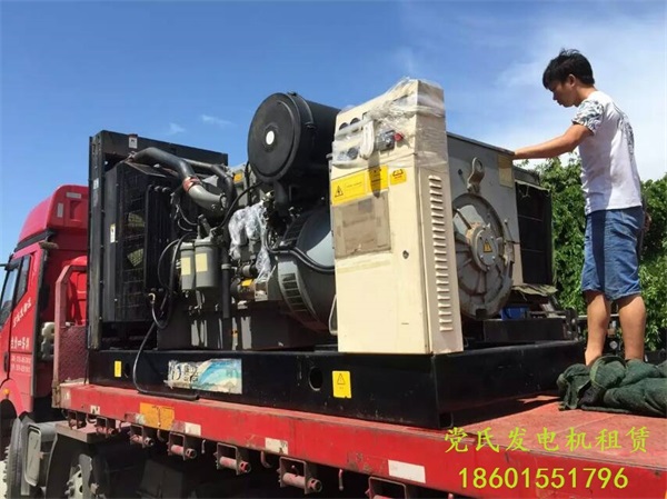 銅陵發(fā)電機出租租賃工廠租用400KW柴油發(fā)電機組準(zhǔn)備出發(fā)